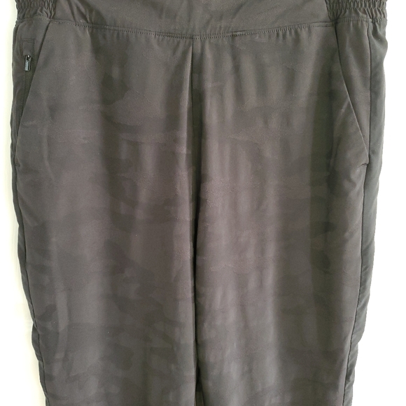 Athleta Black Camouflage Textured Lined Jogger Pants. Size 10. #SW - Picture 7 of 12